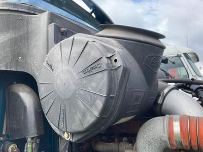 Peterbilt 587 Air Cleaner / Air Filter Housing