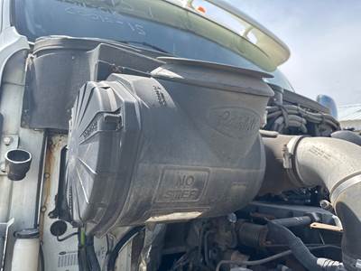 Peterbilt 587 Air Cleaner / Air Filter Housing