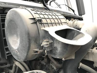 Volvo VNL Air Cleaner / Air Filter Housing
