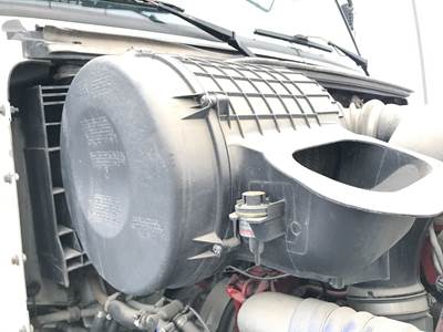 Volvo VNL Air Cleaner / Air Filter Housing