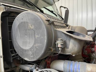 Volvo VNL Air Cleaner / Air Filter Housing