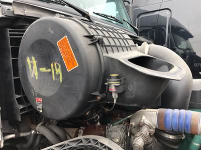 Volvo VNL Air Cleaner / Air Filter Housing