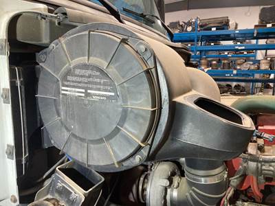 Volvo VNL Air Cleaner / Air Filter Housing