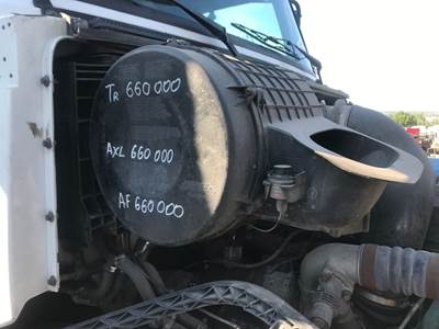 Volvo VNL Air Cleaner / Air Filter Housing