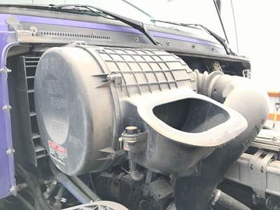 Volvo VNL Air Cleaner / Air Filter Housing