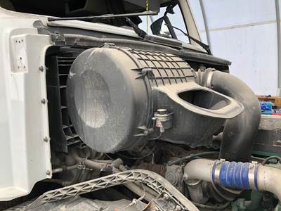 Volvo VNL Air Cleaner / Air Filter Housing