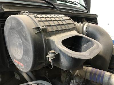 Volvo VNL Air Cleaner / Air Filter Housing