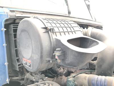 Volvo VNL Air Cleaner / Air Filter Housing