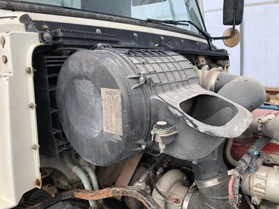 Volvo VNL Air Cleaner / Air Filter Housing