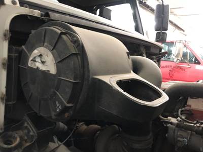 Volvo VNL Air Cleaner / Air Filter Housing