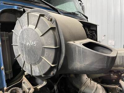 Volvo VNL Air Cleaner / Air Filter Housing