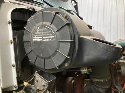 Volvo VNL Air Cleaner / Air Filter Housing
