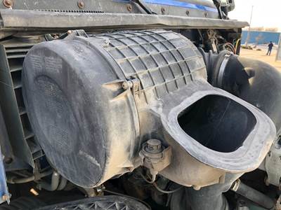 Volvo VNL Air Cleaner / Air Filter Housing