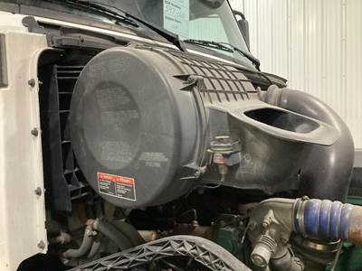 Volvo VNL Air Cleaner / Air Filter Housing