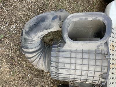 Volvo VNL Air Cleaner / Air Filter Housing