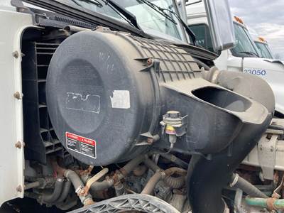 Volvo VNL Air Cleaner / Air Filter Housing