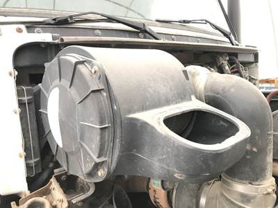 Volvo VNL Air Cleaner / Air Filter Housing