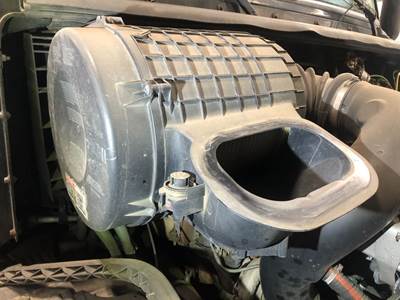 Volvo VNL Air Cleaner / Air Filter Housing