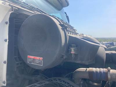 Volvo VNL Air Cleaner / Air Filter Housing