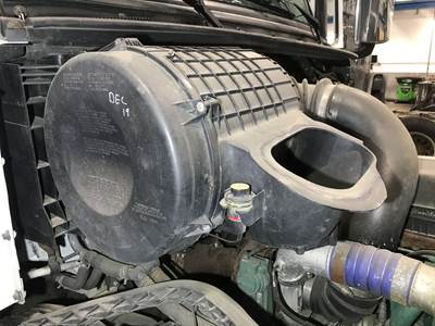 Volvo VNL Air Cleaner / Air Filter Housing
