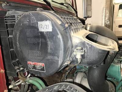 Volvo VNL Air Cleaner / Air Filter Housing