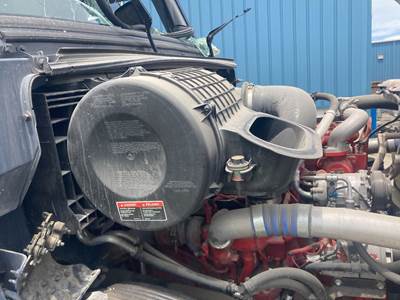 Volvo VNL Air Cleaner / Air Filter Housing
