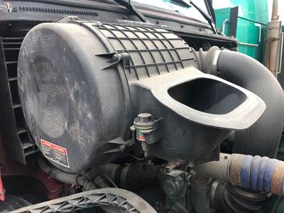 Volvo VNL Air Cleaner / Air Filter Housing