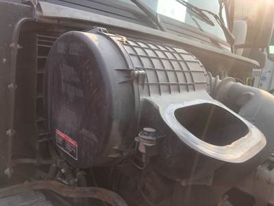 Volvo VNL Air Cleaner / Air Filter Housing