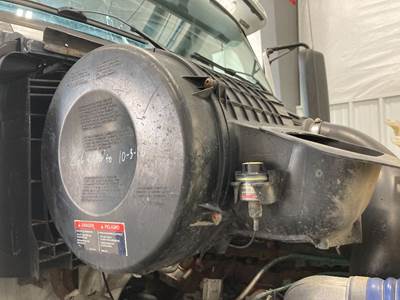 Volvo VNL Air Cleaner / Air Filter Housing