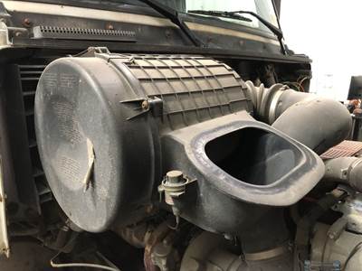 Volvo VNL Air Cleaner / Air Filter Housing