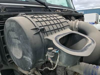Volvo VNL Air Cleaner / Air Filter Housing