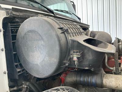 Volvo VNL Air Cleaner / Air Filter Housing