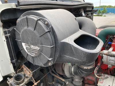Volvo VNL Air Cleaner / Air Filter Housing