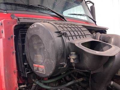 Volvo VNL Air Cleaner / Air Filter Housing