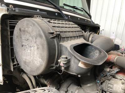 Volvo VNL Air Cleaner / Air Filter Housing