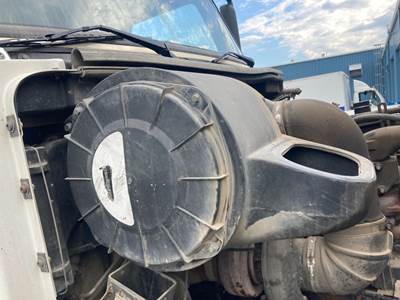 Volvo VNL Air Cleaner / Air Filter Housing