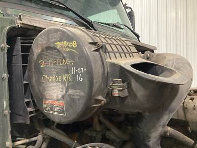 Volvo VNL Air Cleaner / Air Filter Housing