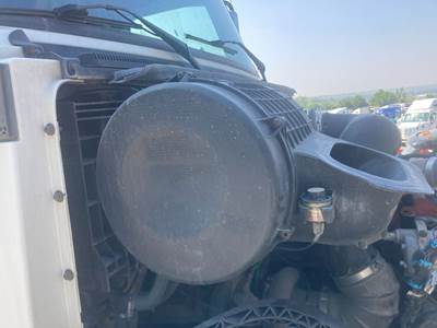 Volvo VNL Air Cleaner / Air Filter Housing