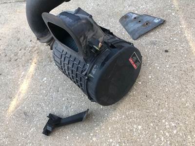 Volvo VNL Air Cleaner / Air Filter Housing