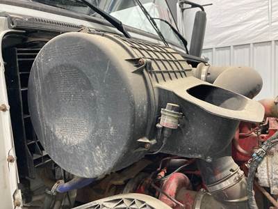 Volvo VNL Air Cleaner / Air Filter Housing