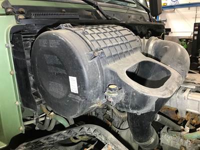 Volvo VNL Air Cleaner / Air Filter Housing