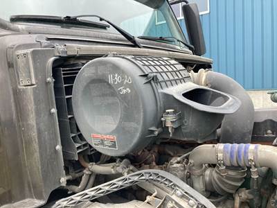 Volvo VNL Air Cleaner / Air Filter Housing