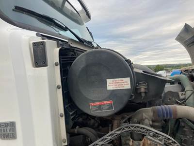 Volvo VNL Air Cleaner / Air Filter Housing