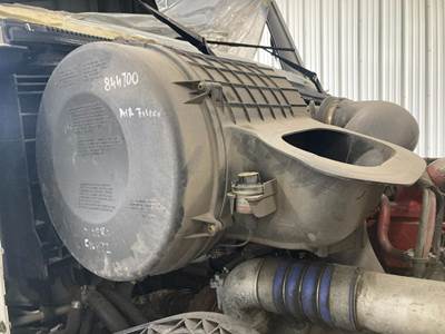 Volvo VNL Air Cleaner / Air Filter Housing