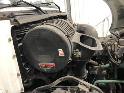 Volvo VNL Air Cleaner / Air Filter Housing
