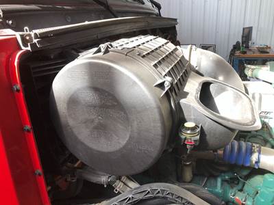 Volvo VNL Air Cleaner / Air Filter Housing
