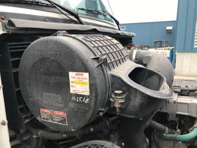 Volvo VNL Air Cleaner / Air Filter Housing