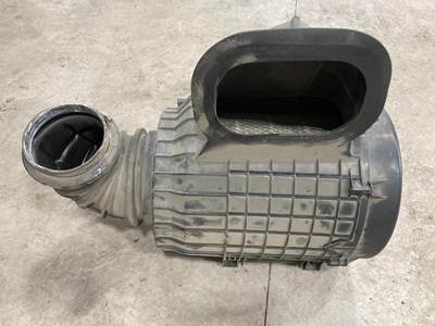 Volvo VNL Air Cleaner / Air Filter Housing