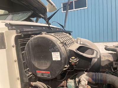 Volvo VNL Air Cleaner / Air Filter Housing