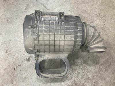 Volvo VNL Air Cleaner / Air Filter Housing